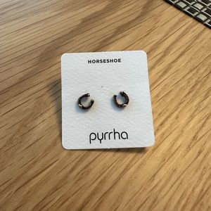 Pyrrha Horseshoe Studs